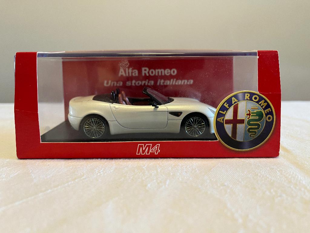 M4 Alfa Romeo 8C Spider 1:43, Ophalen, Zo goed als nieuw, Auto, Overige merken