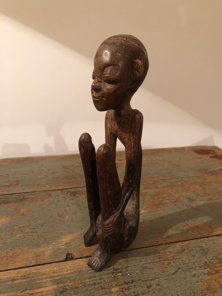HOUTEN BEELD AFRIKA RUANDA HOUTSNIJWERK FIGUUR, Antiek en Kunst, Ophalen of Verzenden