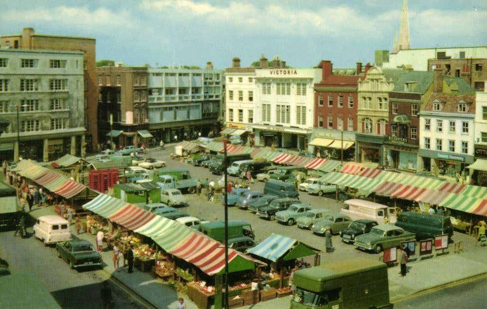 Engeland, Cambridge, Market Square, Auto in Straatbeeld, Ophalen of Verzenden, 1960 tot 1980, Ongelopen, Engeland