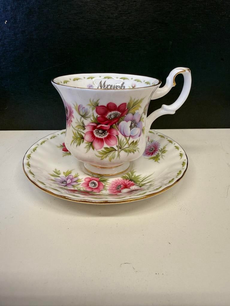Royal Albert flower of the month / Maart, Kop en/of schotel, Onbekend, Ophalen of Verzenden, Zo goed als nieuw