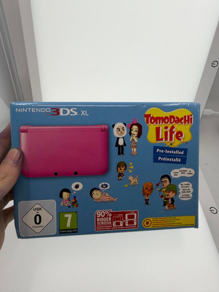 Nintendo 3DS XL Roze met Tomodachi Life, 1 speler, Ophalen of Verzenden, Zo goed als nieuw, Vanaf 7 jaar