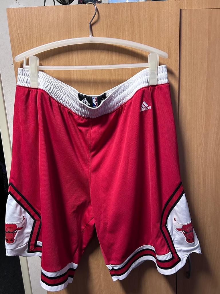 Adidas NBA Chicago Bulls Basketbal Shorts Maat XXL, Overige maten, Ophalen of Verzenden, Gedragen, Rood