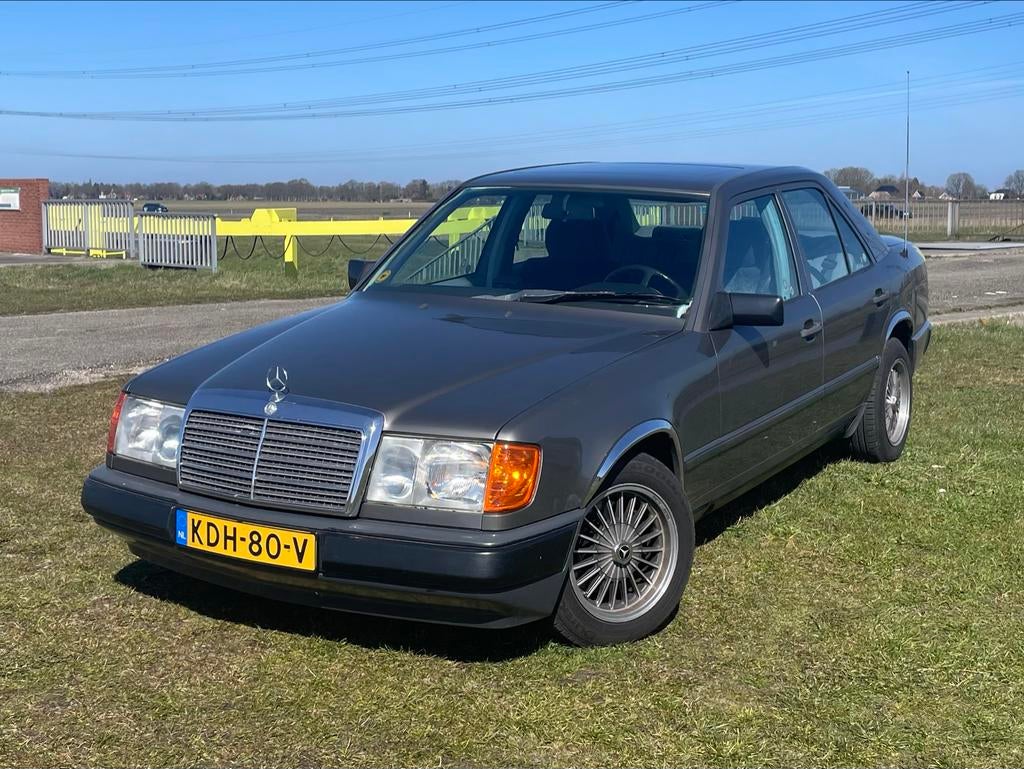 Mercedes w124 200D 1986 Grijs belastingvrij, Auto's, 1983 cc, 24 km/l, Particulier, Sedan