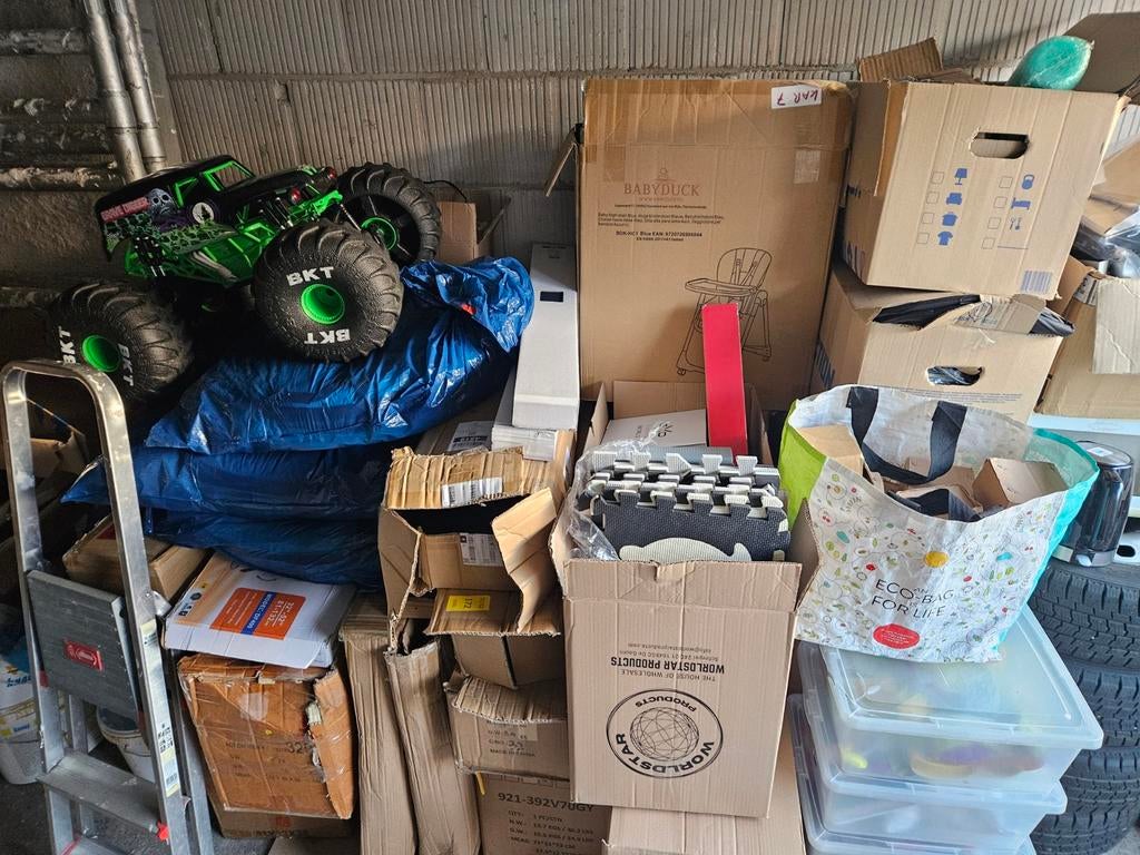 Grote partij nieuwe rommelmarkt/braderiespullen, Ophalen