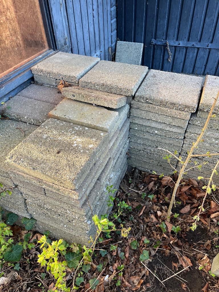 GRATIS - Stoeptegels 30 x 30 en 15 x 30, Doe-het-zelf en Verbouw, Metselstenen, Ophalen, Gebruikt, Overige typen