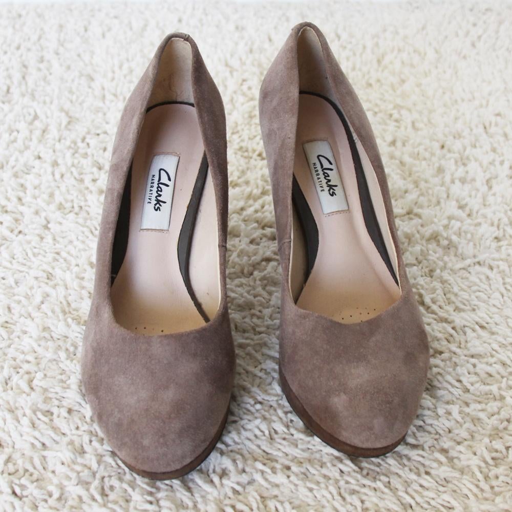 Prachtige Suede Clarks Pumps s17 (Maat 37) € 45,-