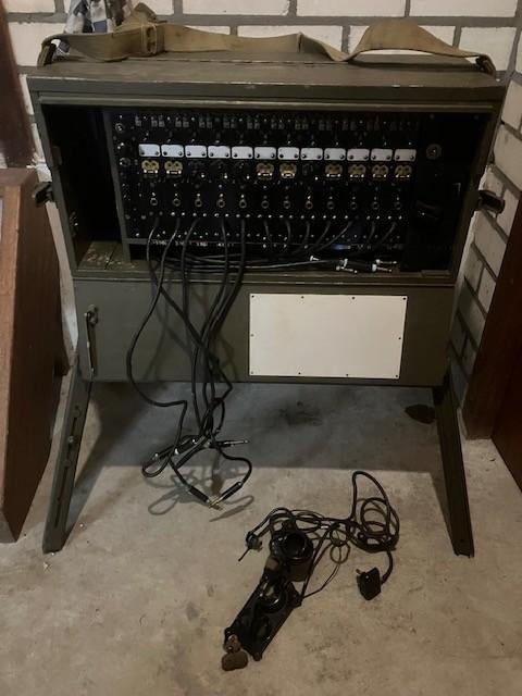 Unieke set telefooncentrale, veldtelefoons, kabels deels WW2, Verzamelen, Ophalen, Landmacht, Nederland, Overige typen