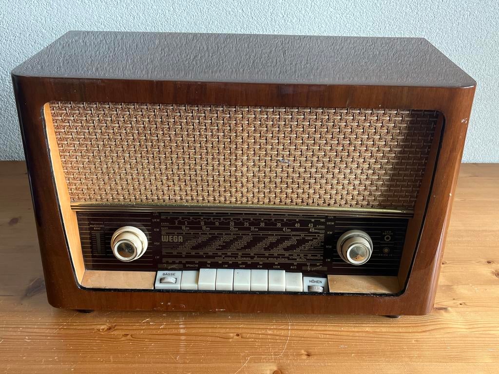 Vintage Wega Radio - Made in W. Germany, Audio, Tv en Foto, Radio's, Ophalen, Gebruikt, Radio