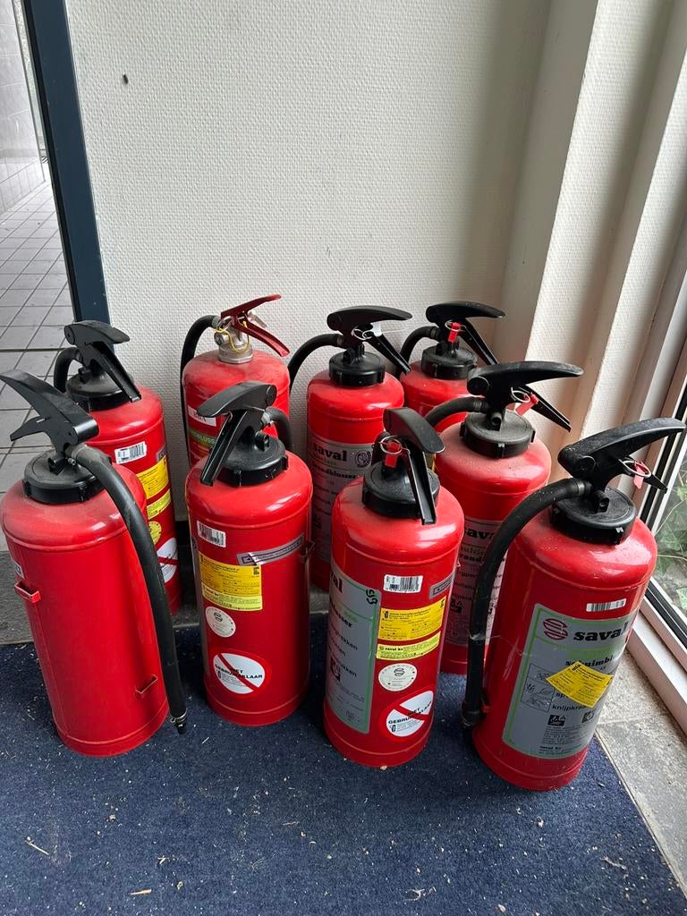 Brandblussers gedemonteerd, Ophalen, Zo goed als nieuw, Brandblusser