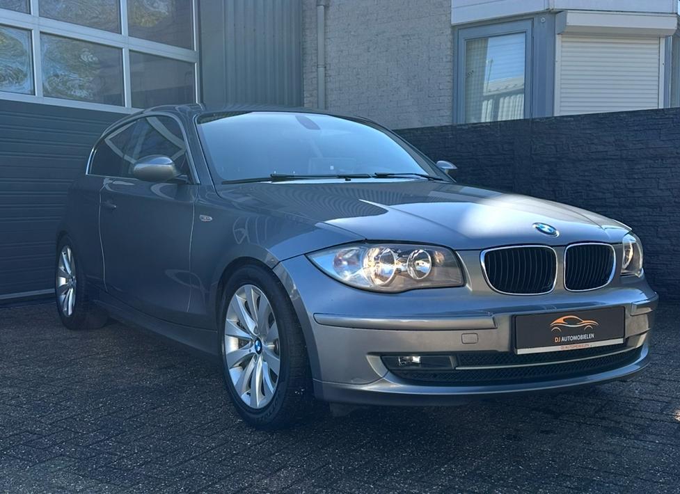 BMW 1-Serie 2.0 118I 3DR 2009 Grijs, Auto's, 1-Serie, Achterwielaandrijving, 1995 cc, Origineel Nederlands