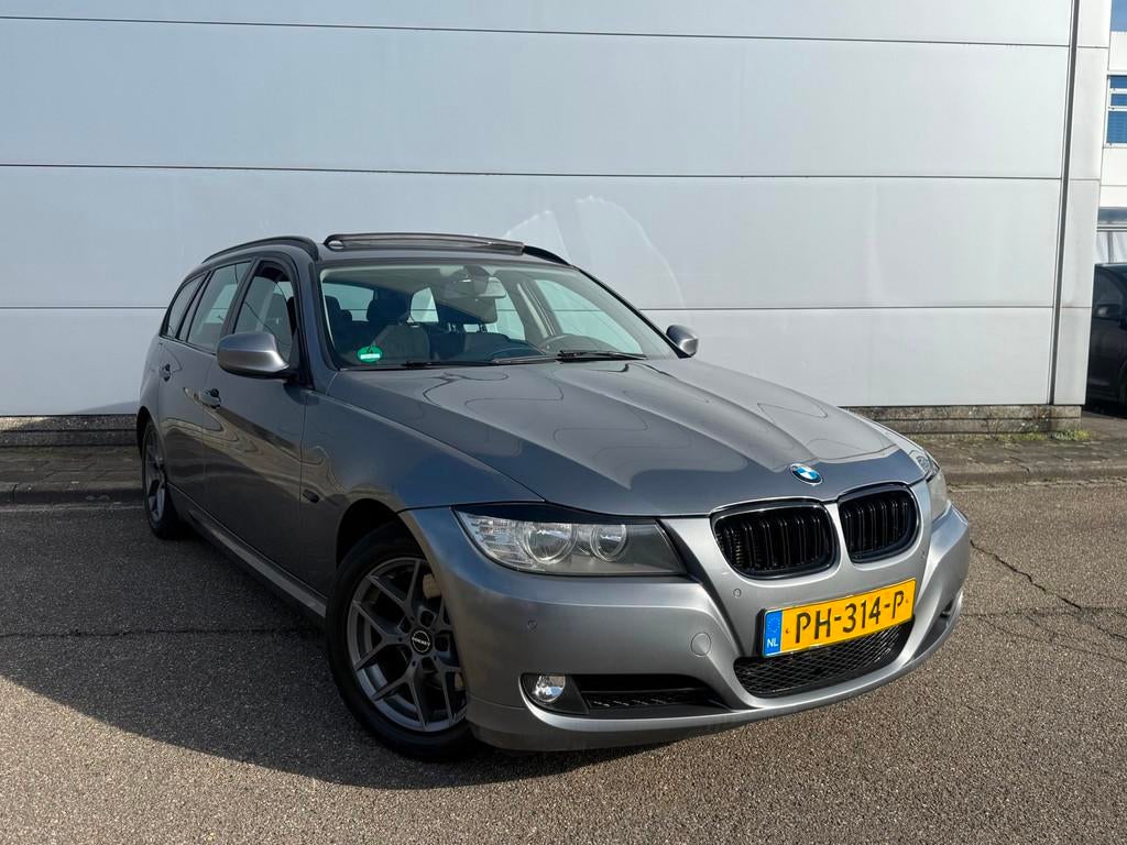 BMW 3-serie Touring 318d Luxury Line (bj 2012) PANORAMA|CLIM, 4 cilinders, 1465 kg, Grijs, 3-Serie