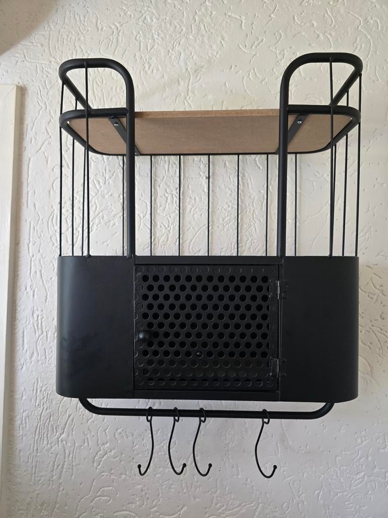 Industriële wandkast met deur en houten plankjes, Ophalen, Gebruikt