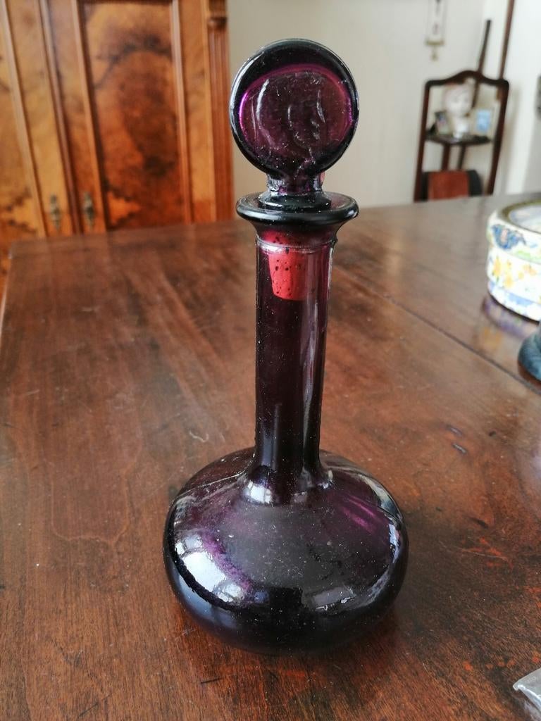 Prachtig klein paars glazen Karafje., Antiek en Kunst, Antiek | Glas en Kristal, Ophalen of Verzenden