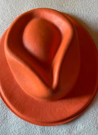 Oranje Kunststof Herenhoed - Nieuw, Ophalen of Verzenden, Nieuw