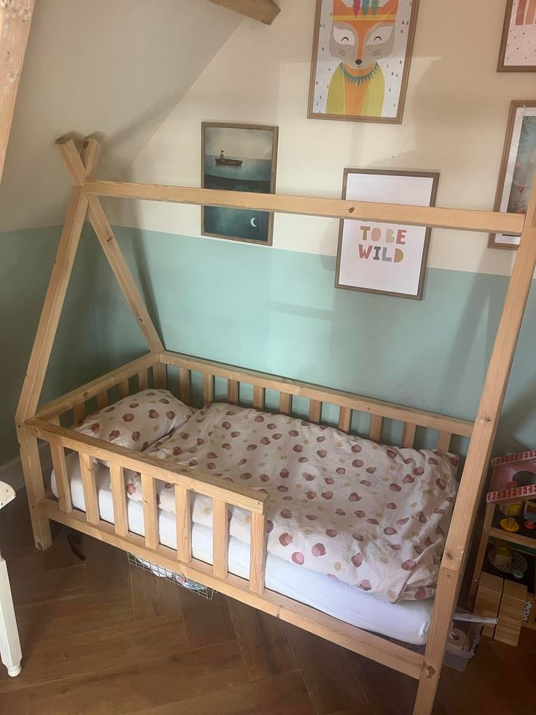 Tipi bedje met hekje, 150x80cm , kleuter kinder bed, Kinderen en Baby's, Gebruikt, 70 tot 85 cm, Matras, 140 tot 160 cm