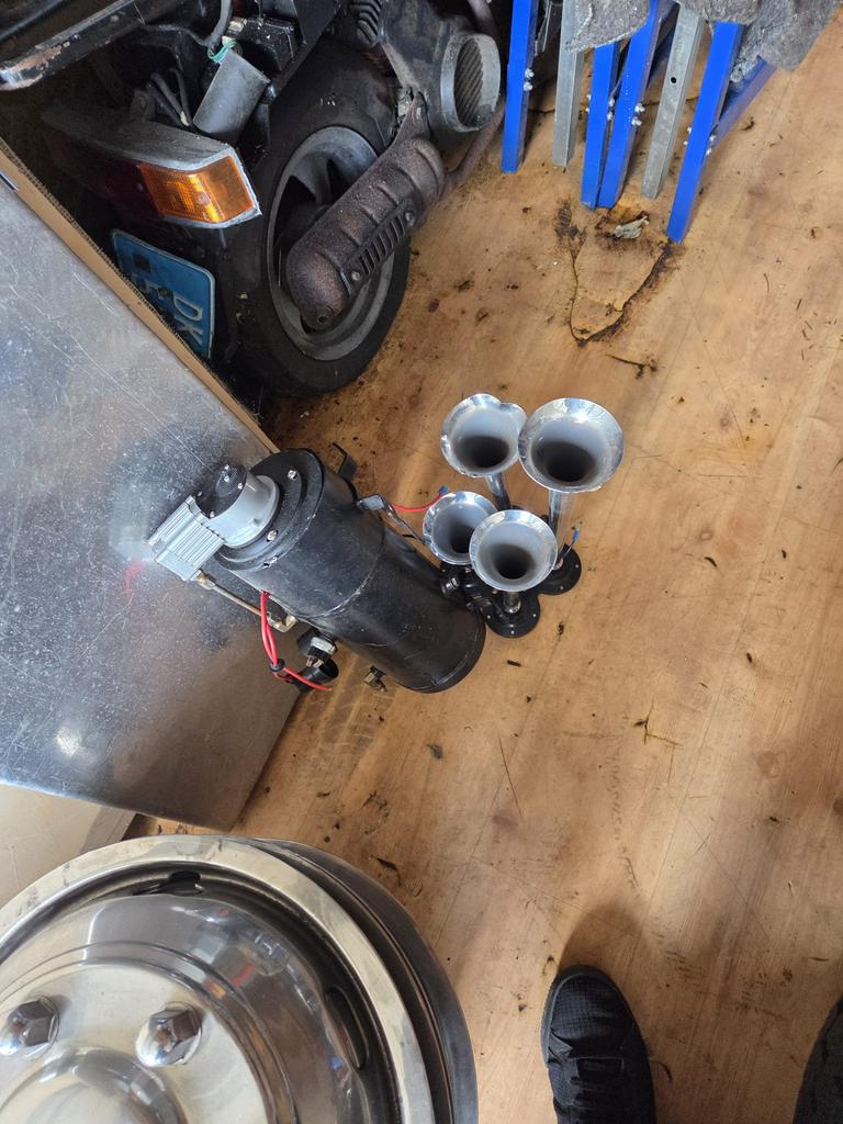 Luchthoorn, Auto diversen, Ophalen