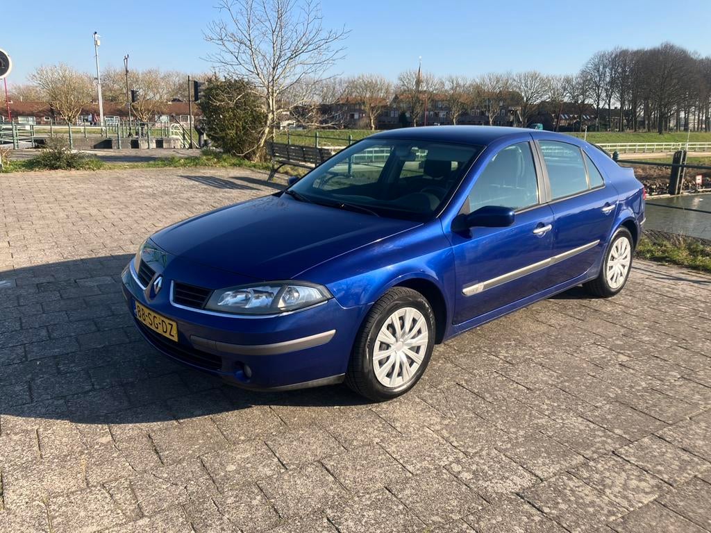Renault Laguna 2.0 16V Airco/Cruise/Bleutooth/04-2027 APK!, Auto's, Zwart, 4 cilinders, Blauw, Origineel Nederlands
