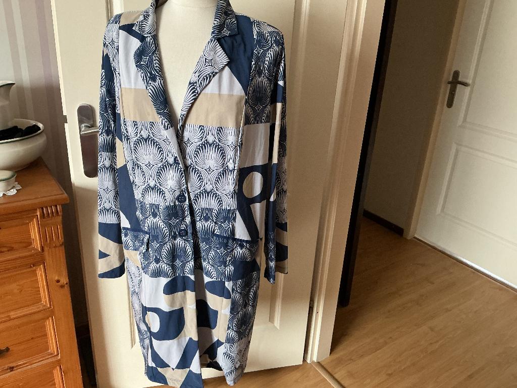 Blauwe colbert/jasje van Plus Basics. Maat 44, Kleding | Dames, Grote Maten, Plus Basics, Blauw, Ophalen of Verzenden, Zo goed als nieuw