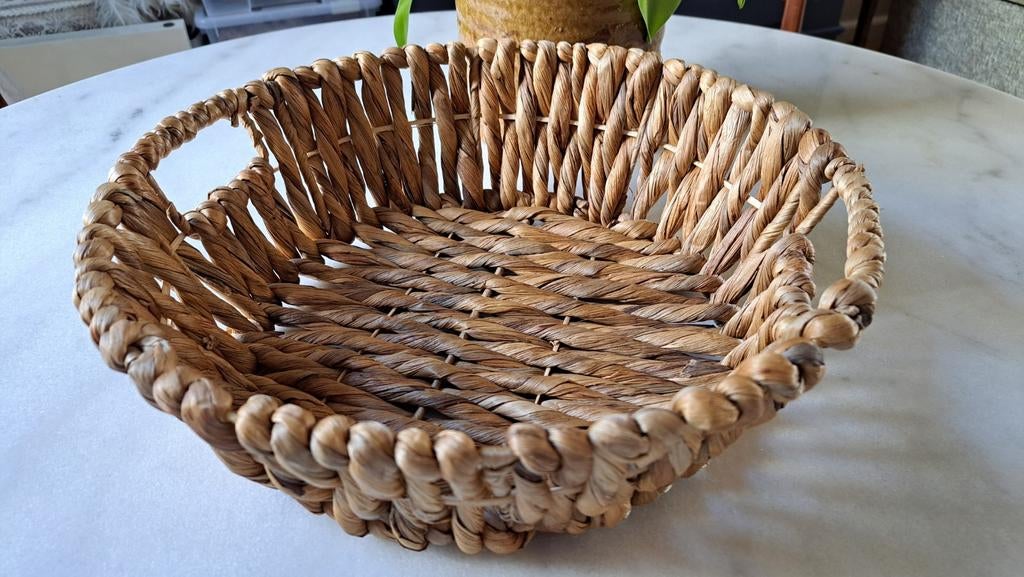 Mand groot stoer model - waterhyacint / zeegras gevlochten, Huis en Inrichting, Woonaccessoires | Schalen en Manden, Ophalen of Verzenden