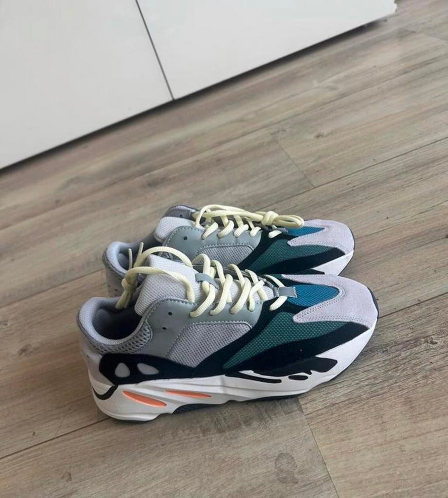 Yeezy 700v1, Kleding | Heren, Schoenen, Ophalen of Verzenden, Nieuw, Sneakers of Gympen