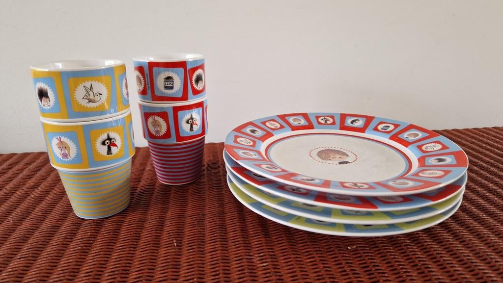 4 borden en 4 bekers fiep westendorp, Huis en Inrichting, Gebruikt, Ophalen of Verzenden, Bord(en), Overige stijlen