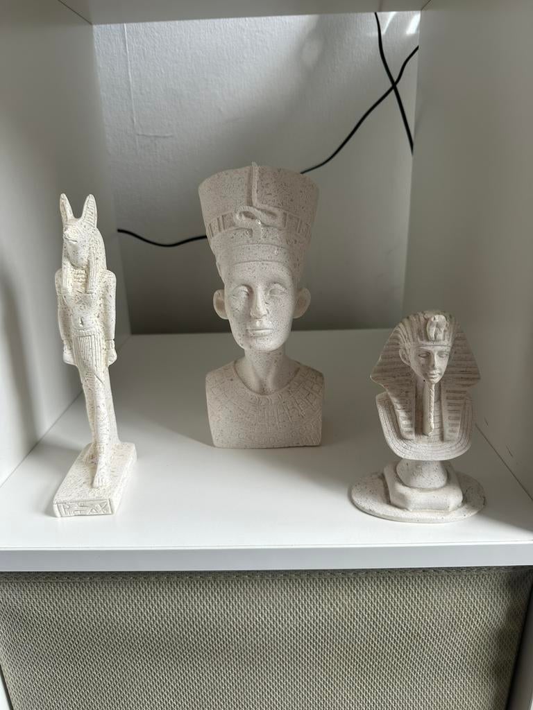 Egyptische beeldjes Nefertiti, Farao Ramses en Anubis, Ophalen, Zo goed als nieuw, Mens