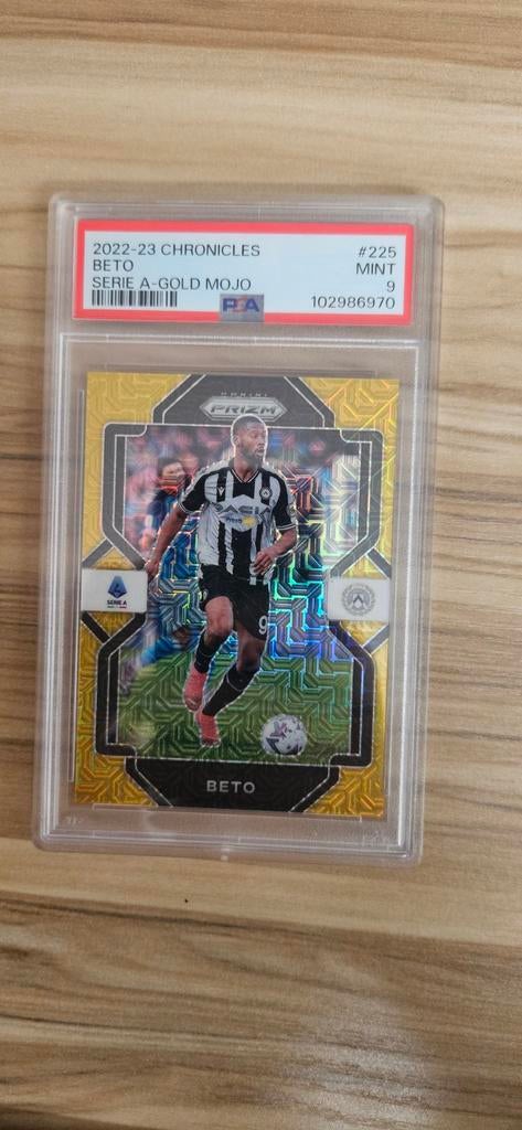 Beto 2022-23 Panini Chronicles Gold PSA 9 - Serie A, Ophalen of Verzenden, Zo goed als nieuw, Buitenlandse clubs, Spelerskaart