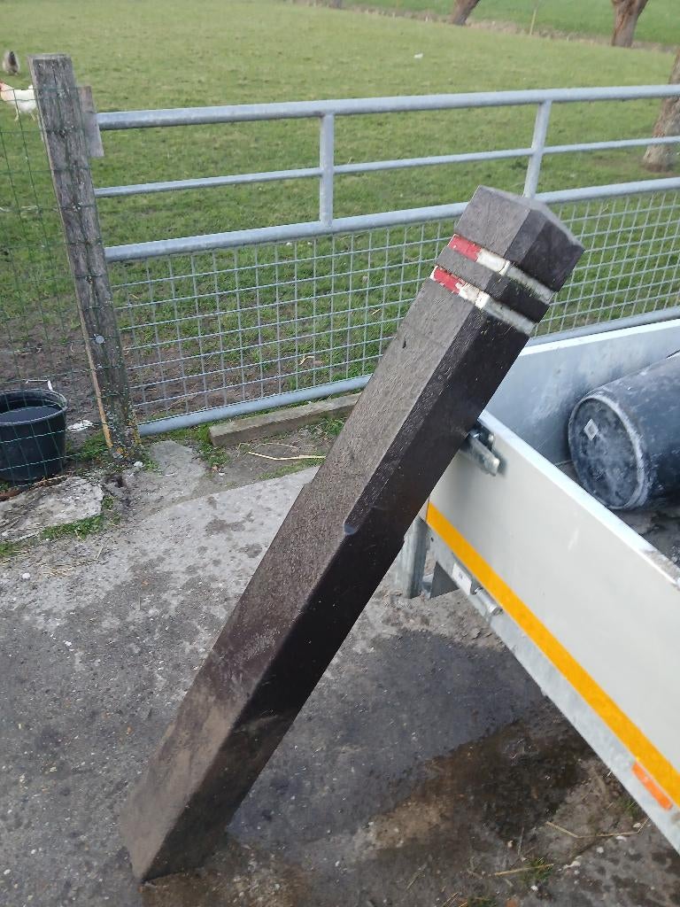 Kunststof palen, Ophalen of Verzenden, Zo goed als nieuw