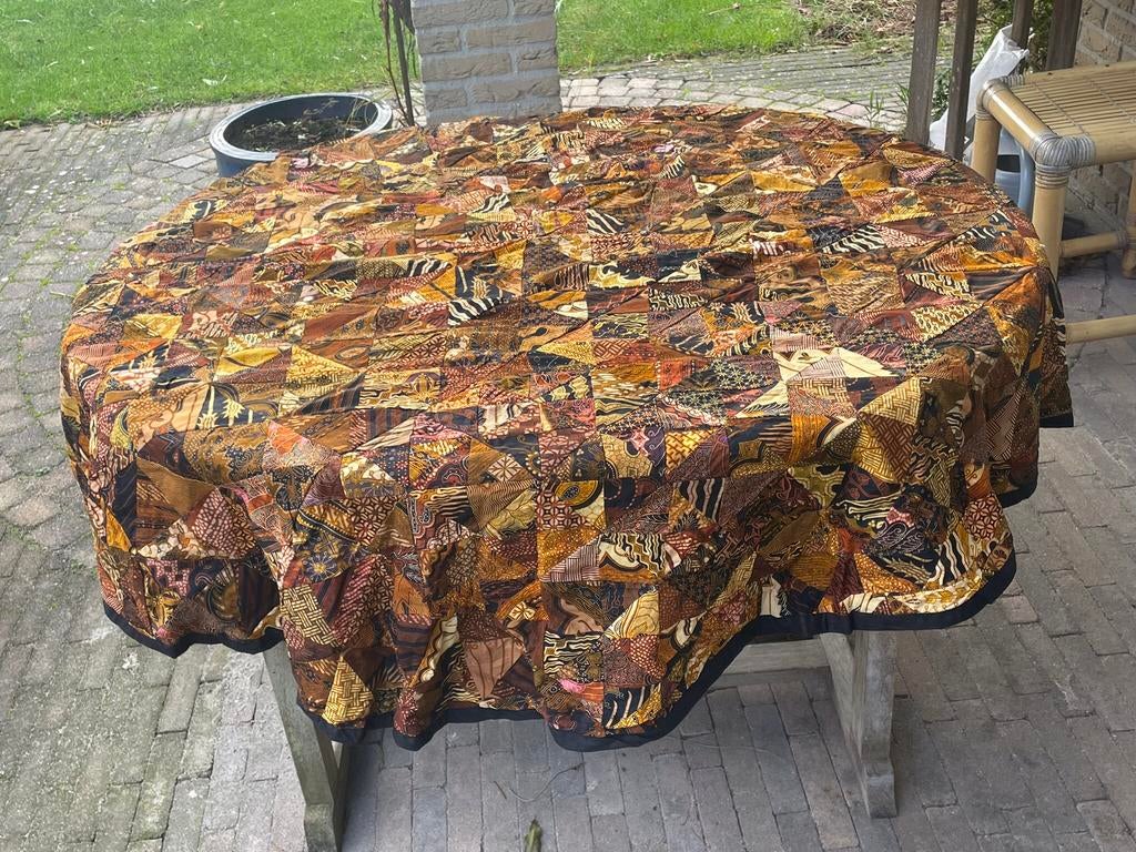Tafelkleed batik, Ophalen, Zo goed als nieuw, Rond