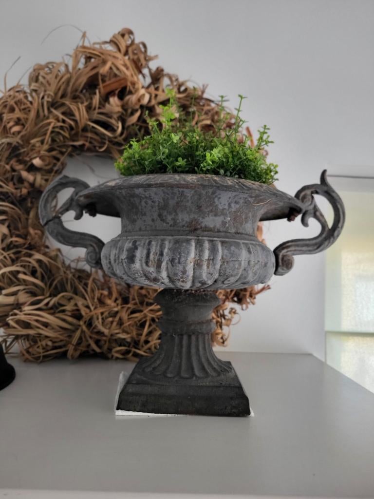 Decoratieve gietijzeren urn/plantenbak, Ophalen of Verzenden