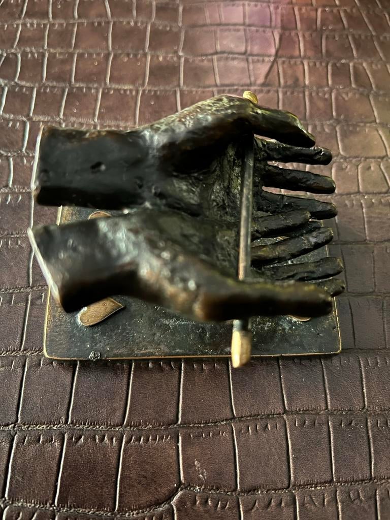 Bronzen handjes sculptuur op sokkel, Ophalen of Verzenden