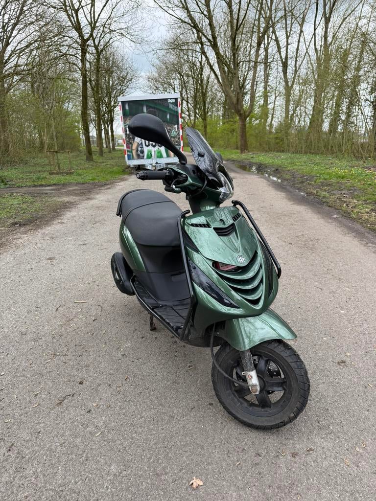 Zip, Fietsen en Brommers, Ophalen of Verzenden, Zo goed als nieuw, Benzine, Zip