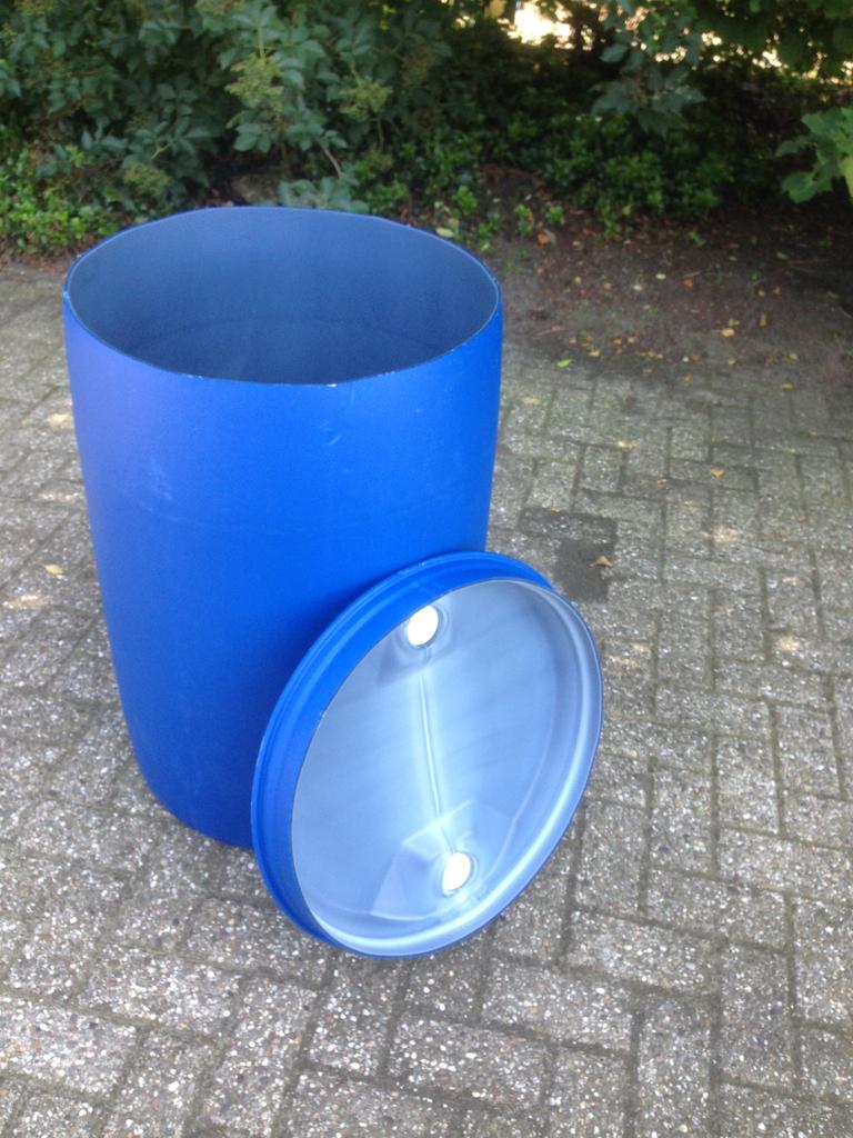 Voerton met afsluitbaar deksel, Tuin en Terras, Regentonnen, 150 liter of meer, Ophalen of Verzenden, Zo goed als nieuw, Kunststof