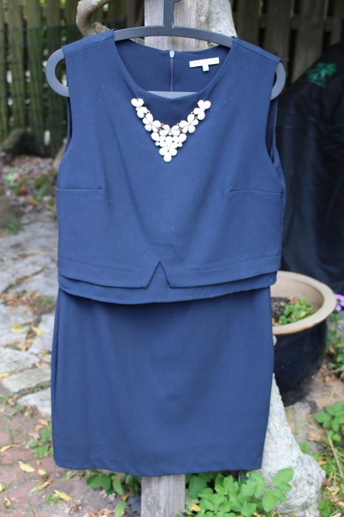 Donker blauwe jurk met mooie hals van Mint & Berry maat 36, Blauw, Ophalen of Verzenden, Zo goed als nieuw, Mint & Berry