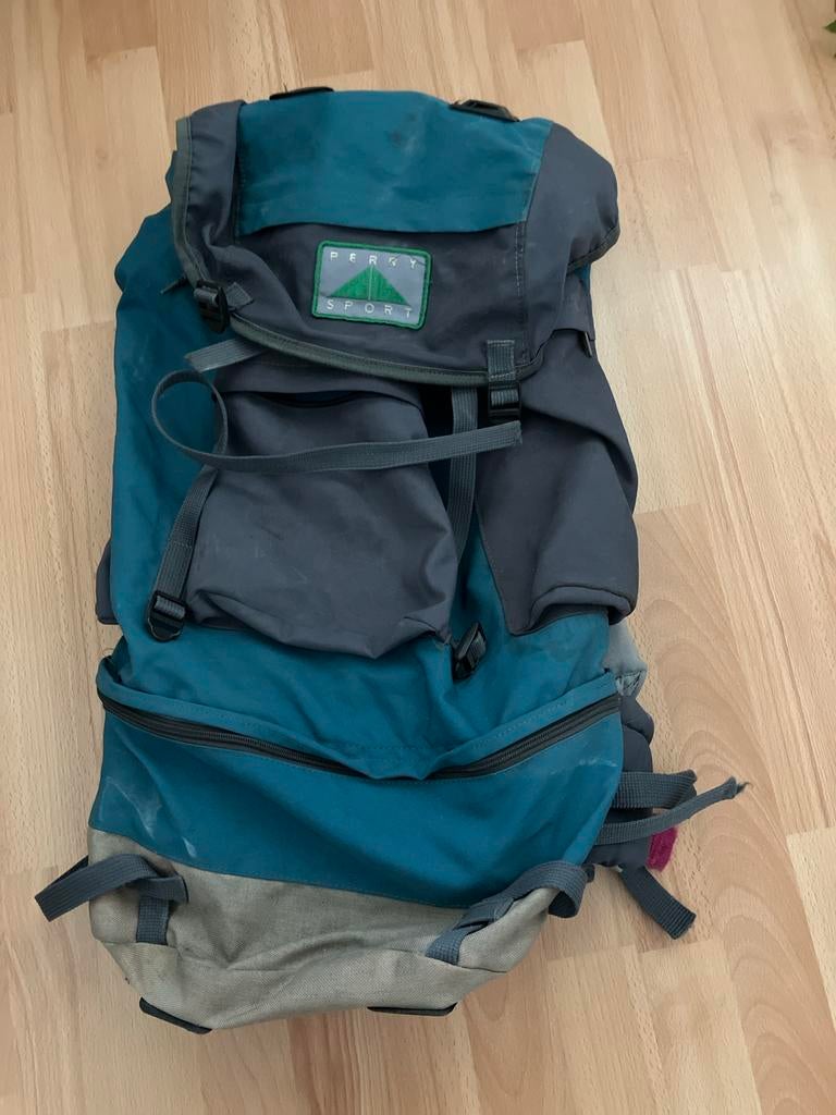 Perry Sport Tracking Backpack - Ideaal voor avontuur, Gebruikt, 25 tot 40 cm, Trekking, Ophalen