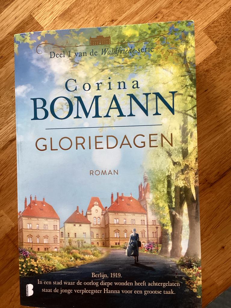 Gloriedagen - Deel 1 Waldfriede-serie - Corina Bomann, Boeken, Romans, Ophalen of Verzenden, Zo goed als nieuw