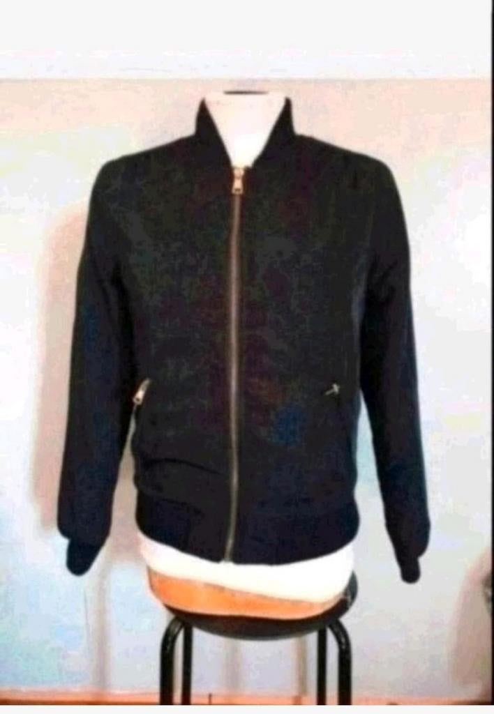 Bershka zwart jas, Zwart, Zo goed als nieuw, Maat 36 (S), Bershka