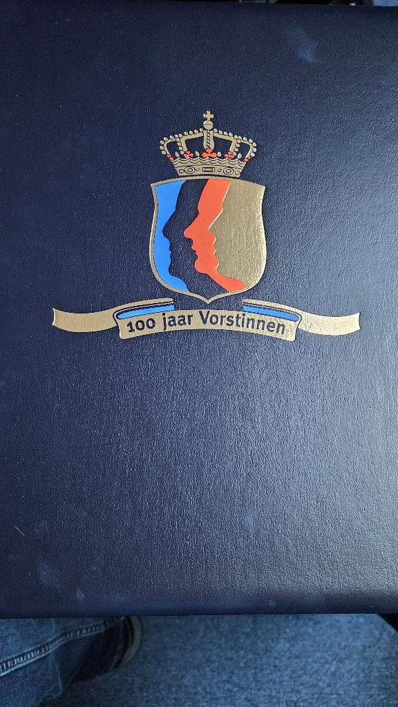 postzegelboek 100 jaar vorstinnen, Postzegels en Munten, Ophalen of Verzenden, Koningin Beatrix, Overige waardes, Setje