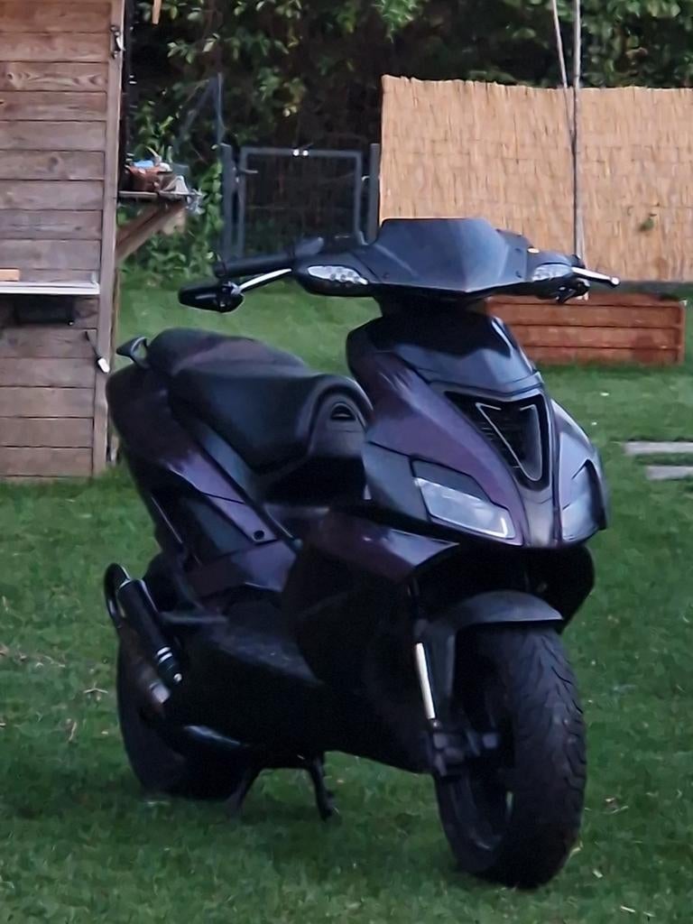 Aprilia Sr50 3e generatie uit 2021 !Waardepeiling!, 70 cc, Zo goed als nieuw, Benzine, Ophalen