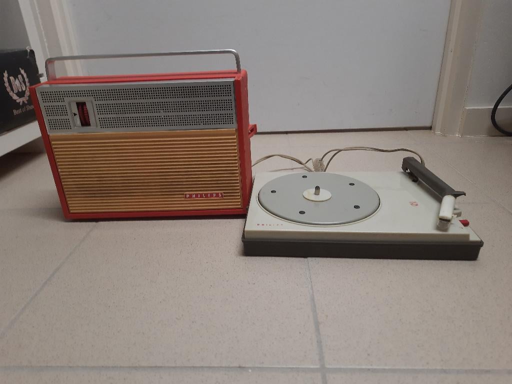 Vintage Philips platenspeler.  Platenspeler is ca60 jaar oud, Ophalen, Gebruikt, Platenspeler, Philips