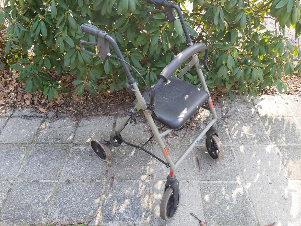 Rollator: gaaf en goed, origineel grijs gelakt, Diversen, Rollators, Lichtgewicht, Ophalen of Verzenden, Zo goed als nieuw, Nb