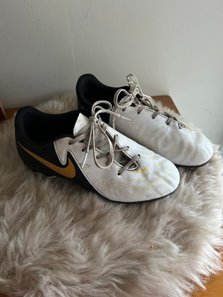 Voetbalschoenen Nike maat 35, Maat XS of kleiner, Ophalen, Zo goed als nieuw, Schoenen