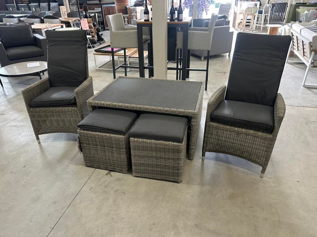 Mooie tuinset / balkonset met luxe tafel + 2 hockers, Tuin en Terras, Tuinsets en Loungesets, Nieuw, Tuinset, Wicker, 4 zitplaatsen