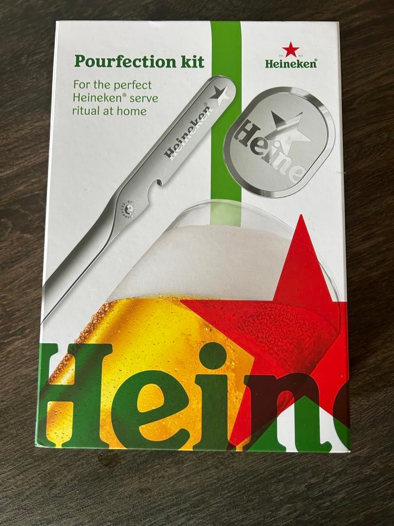 Heineken box met tapset glas onderzetter afschuimer opener, Verzamelen, Biermerken, Ophalen, Zo goed als nieuw, Flesopener, Heineken