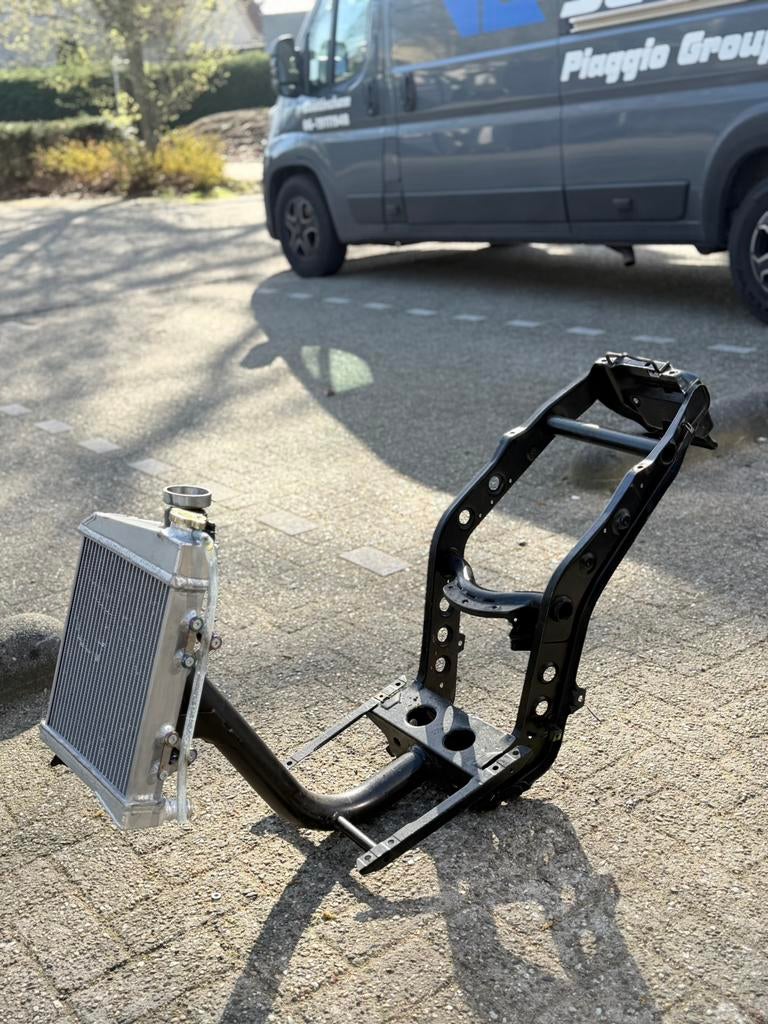 Piaggio Zip SP98 SSL type 2 3 frame radiateur sp 98, Ophalen, Piaggio, Frame, Gebruikt