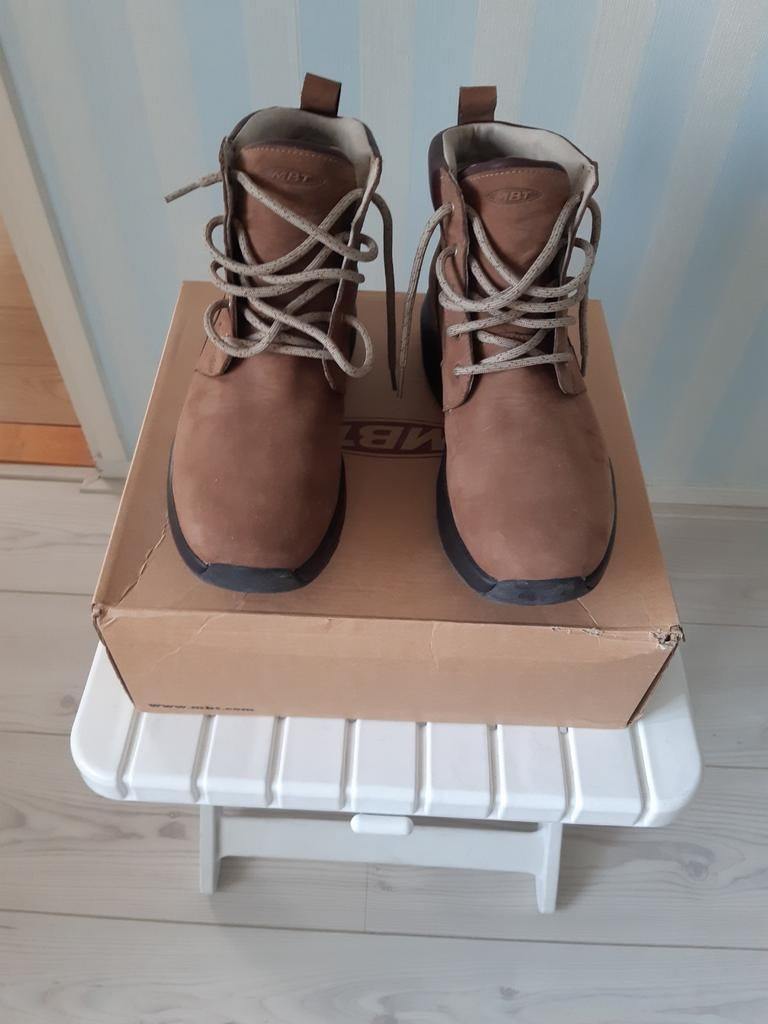Te koop hele mooie nieuwe heren schoenen,maat 43 MERK MBT, Ophalen of Verzenden