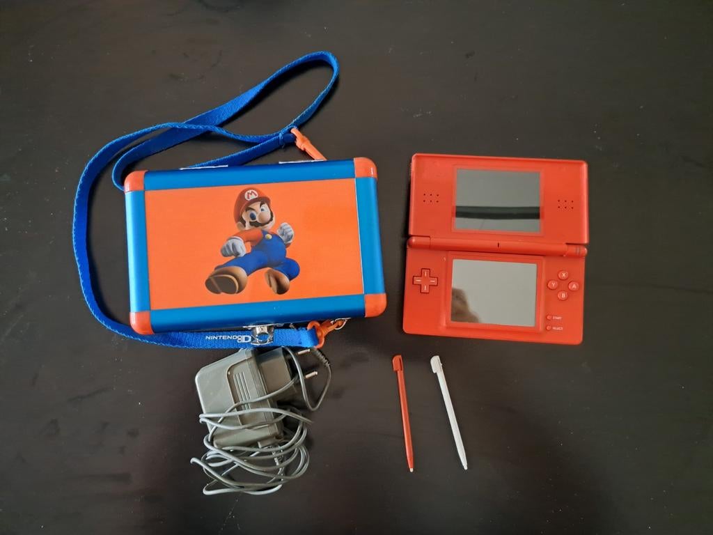 Nintendo DS Lite Rood met opbergkoffer, adapter en 5 spellen, Ophalen, Gebruikt, DS Lite, Met beschermhoes of tas