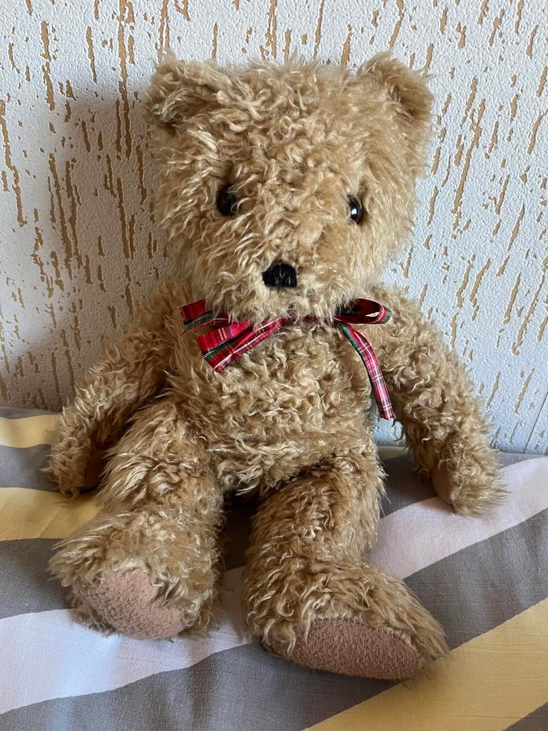 Vintage teddybeer met rood geruit lint, Ophalen, Gebruikt, Beer, Middelgroot (20 tot 80 cm)