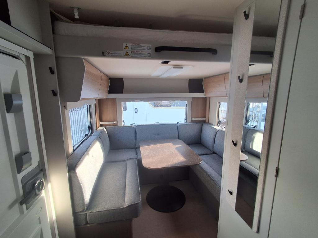 Bürstner B66 510 TK PLUS NIEUW!! MET STAPELBED!!, Caravans en Kamperen, Caravans, Bedrijf, Treinzit, Bürstner, Meer dan 6