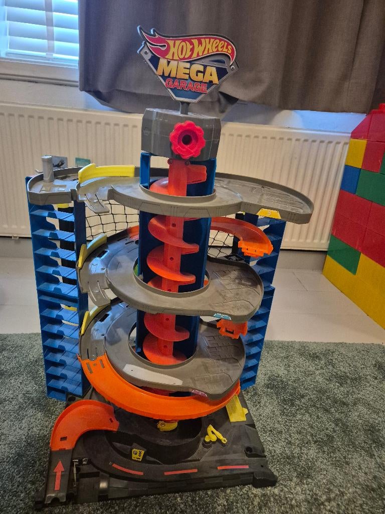 Hotwheels mega garage en looping race baan, Kinderen en Baby's, Speelgoed | Racebanen, Ophalen, Hot Wheels, Met looping, Elektrisch